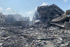 在特朗普女婿和美国特使监督下，以色列政府批准加沙停火初期协议，实现人质交换