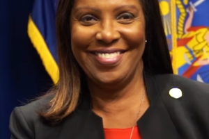 特朗普命令之下，美国司法部进入报复模式，起诉前FBI局长科米后又起诉纽约总检察长