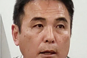 日本足球高管在飞机上观看AI生成的儿童色情影像，在法国被定罪，引发全国反思