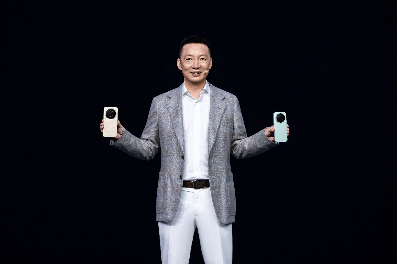 开新局见未来，荣耀发布首款自进化AI原生手机荣耀Magic8系列