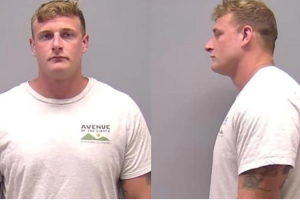 黑人女性报警却被前来的白人警察枪杀，前伊利诺伊州副警长谋杀罪名成立