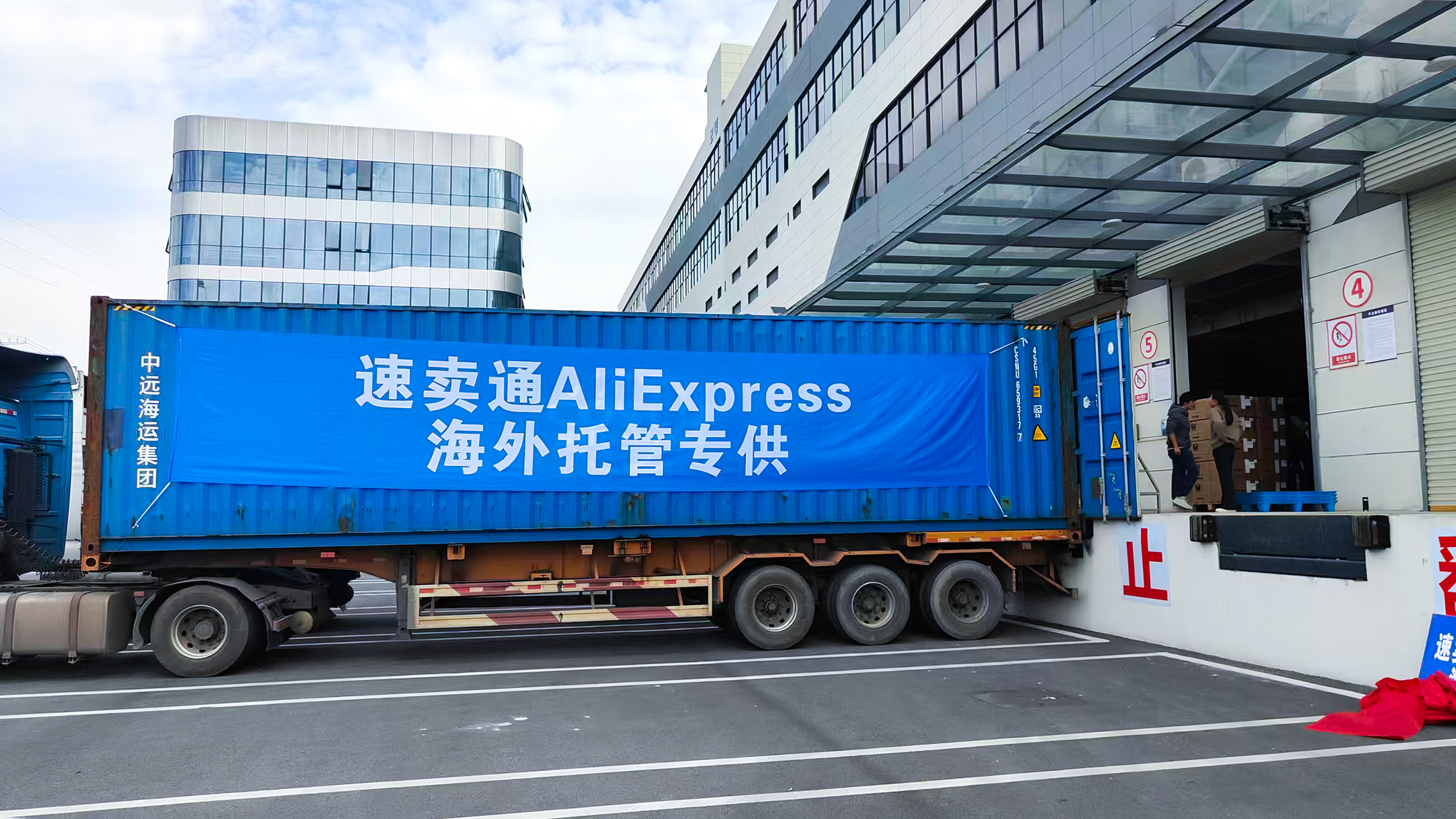 亚马逊“五大类目王”加大速卖通备货，迎战海外双11