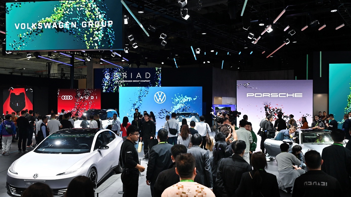 再赴进博之约｜大众汽车集团前沿科技点亮出行未来