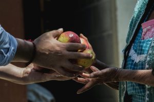 特朗普政府请求最高法院阻止关于发放食品援助金的裁决，数百万美国儿童面临困境