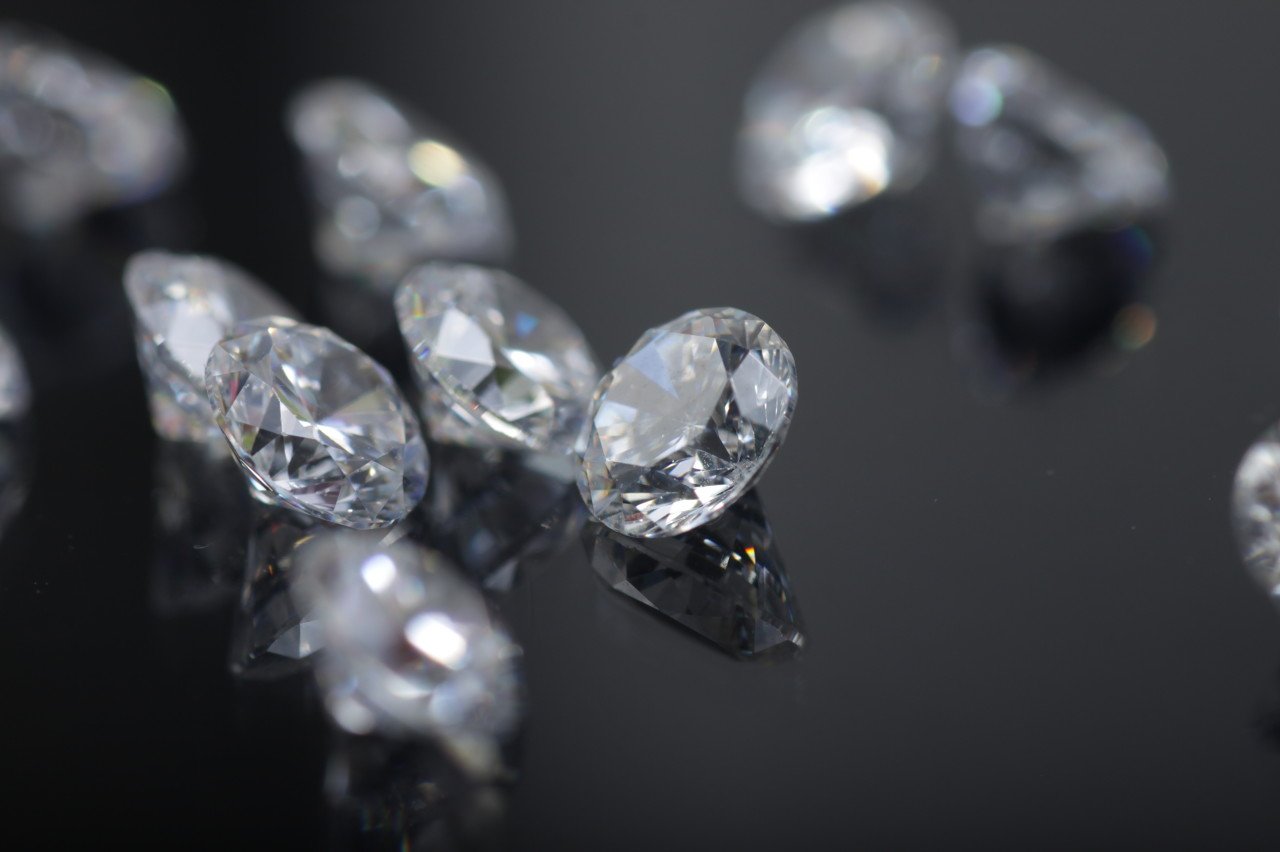 逆势“闪爆”A股？培育钻石概念火热，两大龙头股飙停！