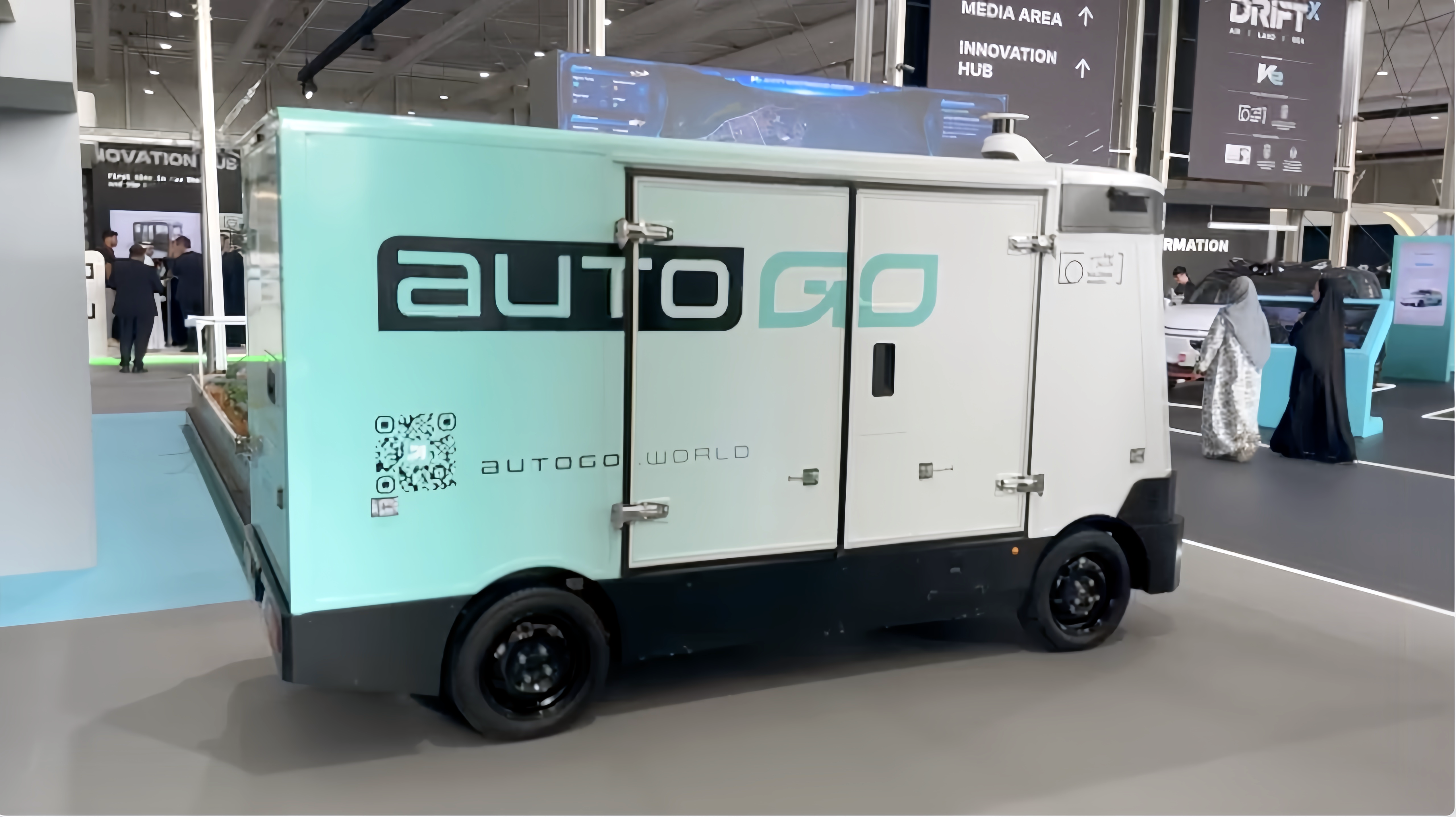 中国RoboVan企业新石器亮相阿联酋DRIFTx展会，加速中东商业化落地