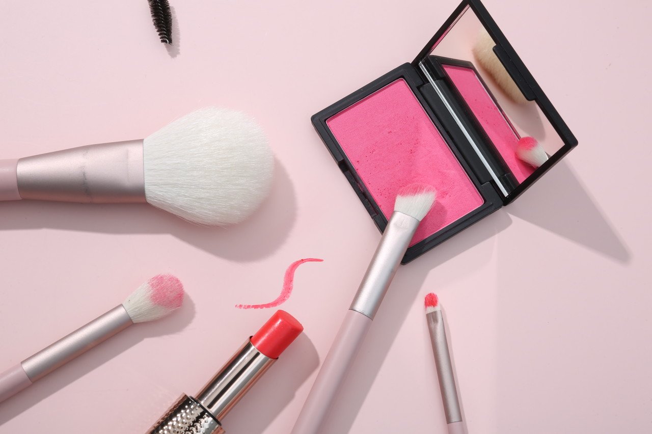 国产化妆品“一姐”珀莱雅港股IPO，今年第三季度业绩下滑