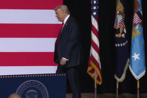 分析：特朗普已成跛脚鸭，不受欢迎，正遭遇四面八方的压力