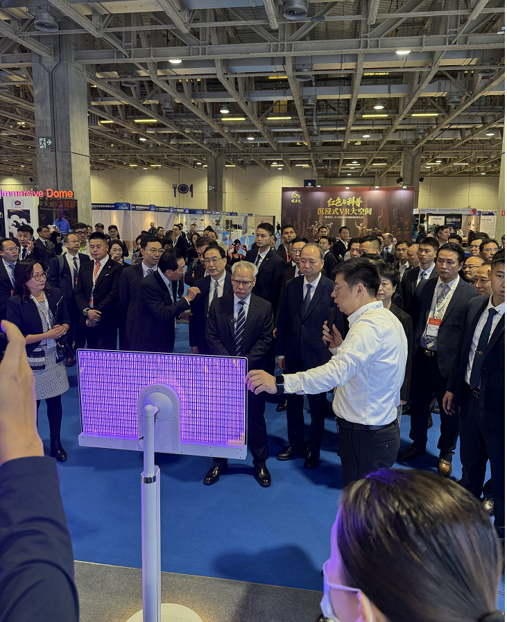 玻璃基技术领航，沃格光电AIE 2025绽放澳门