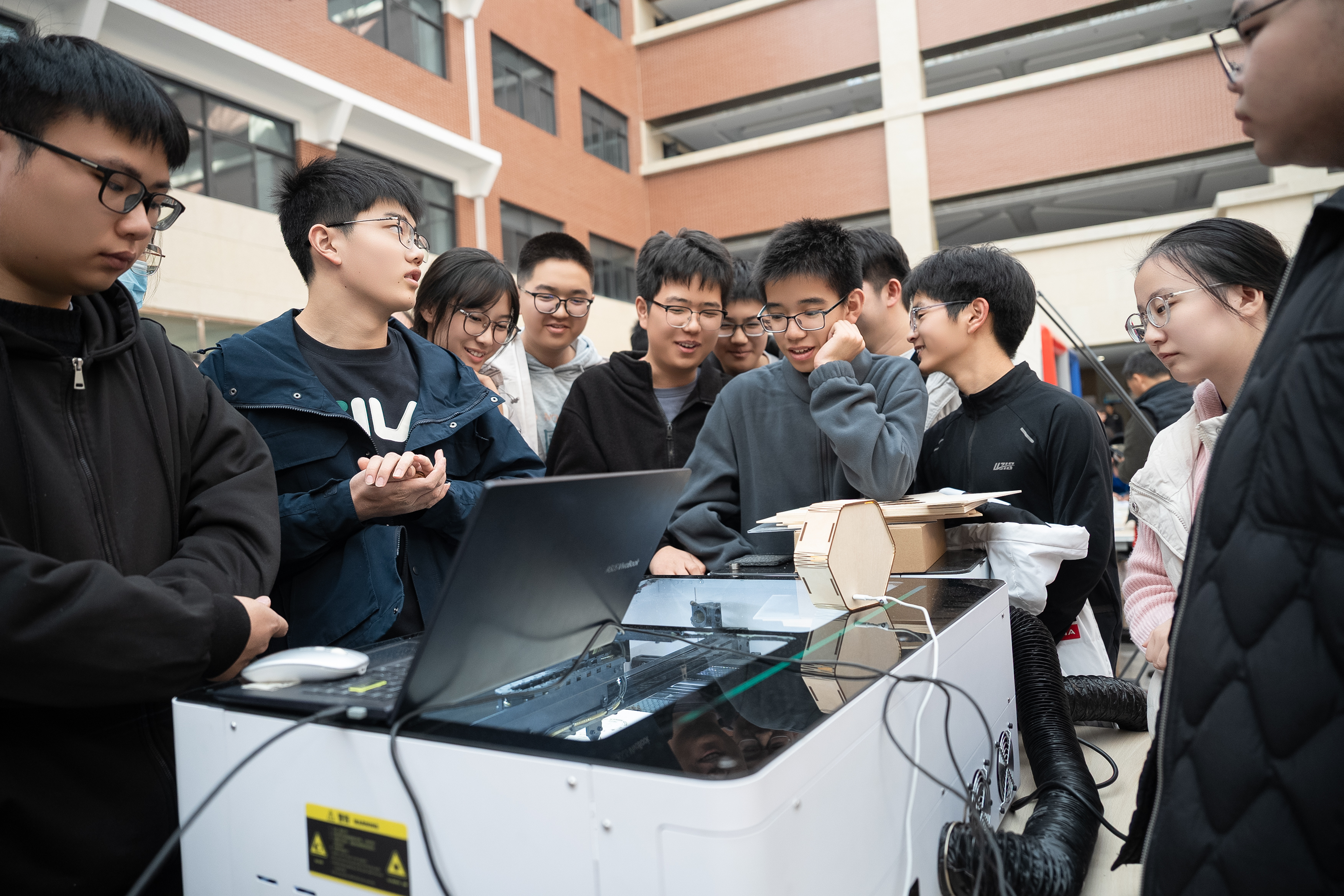 从“未来教室”到“灯塔计划”，俞浩未来基金会推动科技教育公益迈向体系化