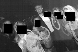 民主党公布更多爱泼斯坦档案照片，克林顿清晰可见，特朗普最多，其卡通头像还出现在避孕套包装上