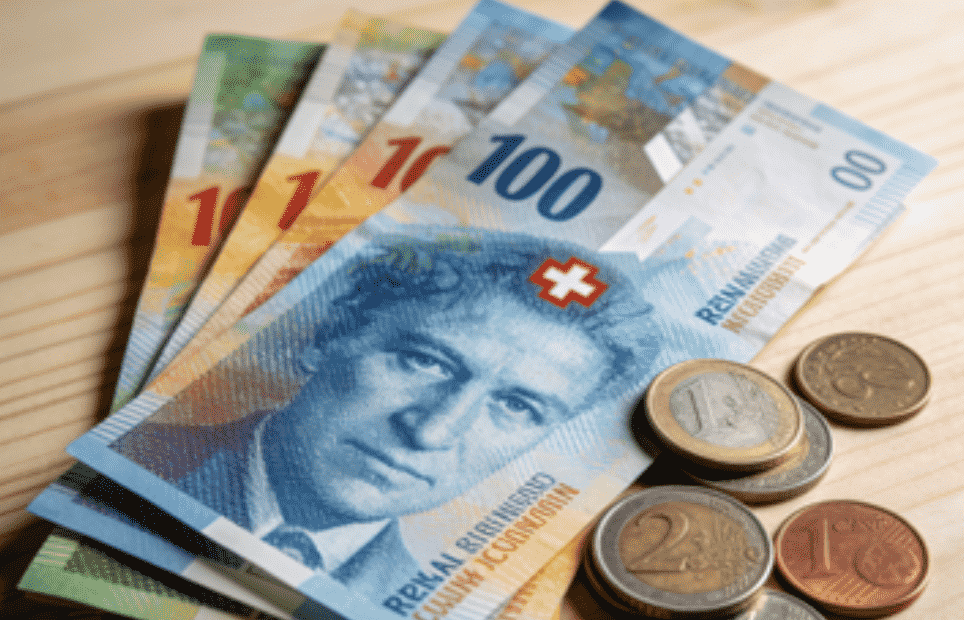 美元兑瑞郎周跌1.06%先涨后跌，瑞士央行维持0%利率并乐观展望经济前景