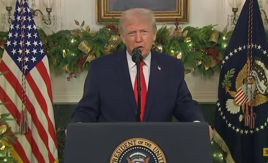 特朗普挽救支持率“三件套”：骂拜登、夸自己、派圣诞红包！