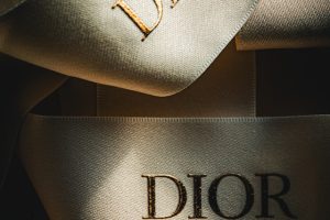 奢侈品的“意大利制造”标志正濒临瓦解，司法部门正在追查时尚精英们对劳工的剥削和虐待