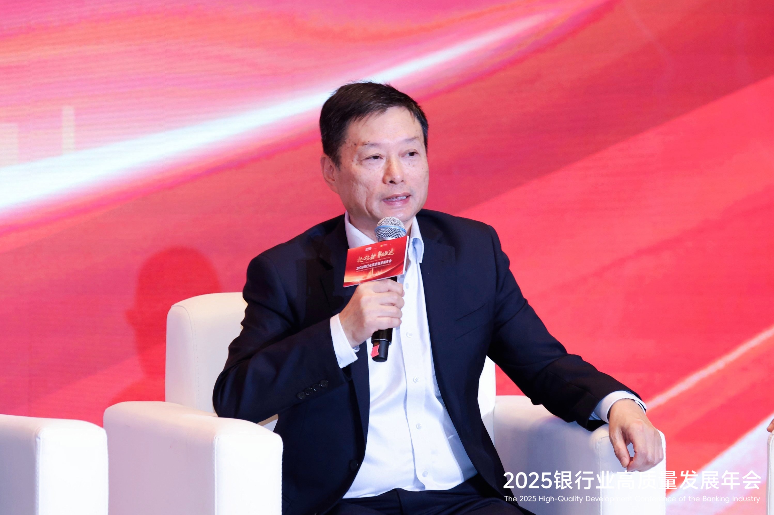 新安银行原董事长孙晓：利差收窄、两头夹击下，小银行应深耕细分领域赛道