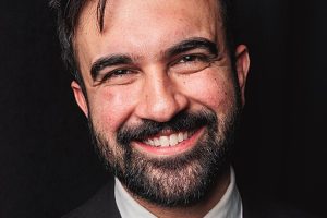 34岁的民主社会主义者曼达尼宣誓就任市长后，他会立刻面临这些挑战