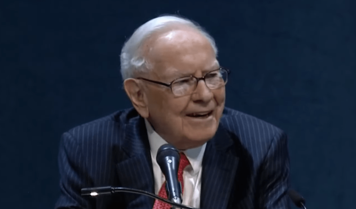 95岁沃伦·巴菲特正式退休卸任伯克希尔CEO：格雷格·阿贝尔接棒，股神时代落幕