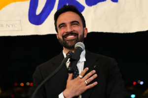 在数万人参加的就职典礼上，曼达尼作为纽约市市长的首次公开讲话：“大胆执政”，保护弱势群体