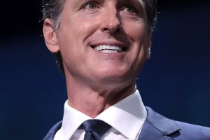大西洋月刊长篇专访加州州长纽森：领跑者宁可犯错也不能软弱