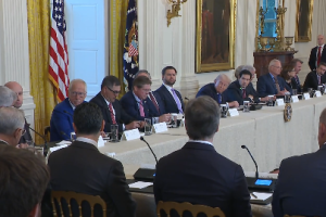 特朗普不断施压，但大石油公司对投资委内瑞拉态度冷谈，“随意一条该死的推文就能改变整个国家的外交政策”