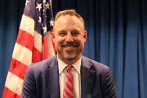 六名明州的联邦检察官而辞职，因特朗普的司法部拒绝调查当街枪杀37岁母亲的ICE特工，反要调查被害者遗孀