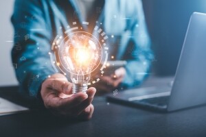 新世界发展(00017.HK)：澄清投资传闻，获潜在投资者接洽但无任何协议