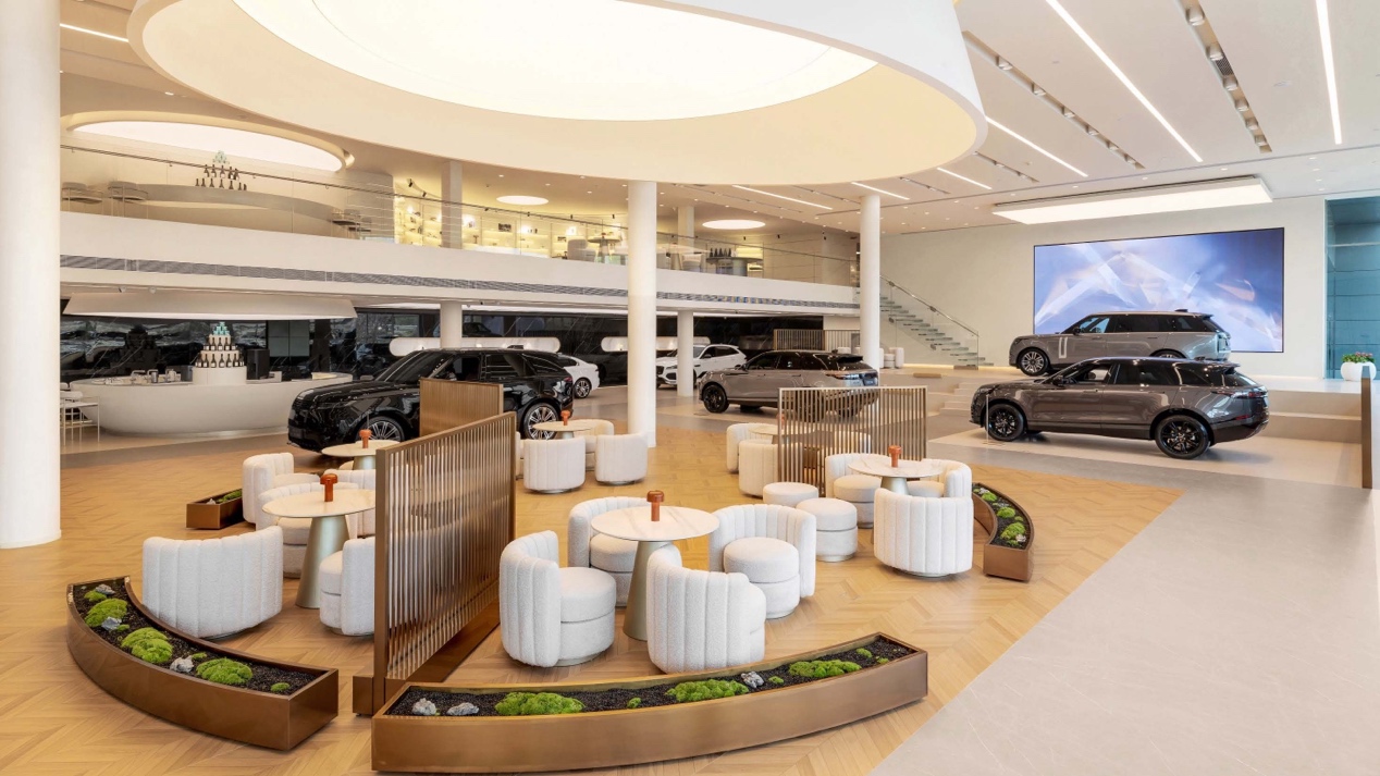 揽胜、卫士高端市场销量领先，捷豹路虎坚守长期价值构筑差异化竞争壁垒