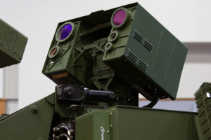 美国边境保护局借来军方激光武器要对付贩毒无人机，迫使当地机场关闭，事实上击落的是派对气球