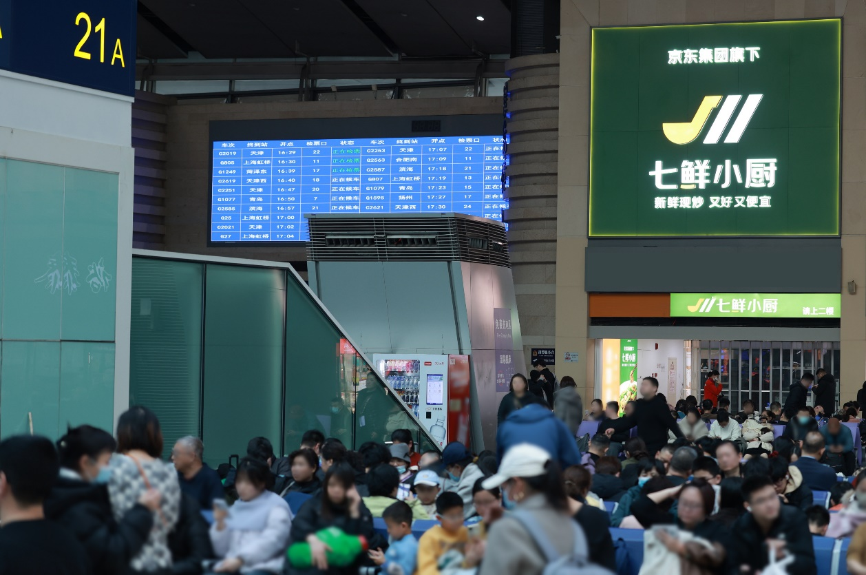 热餐可口 归途无忧！七鲜小厨开进北京南站，首次开辟大交通场景