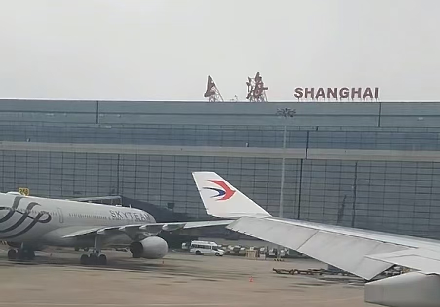 春节刚过机票价格大跳水，不少人“抄底”，上海飞三亚、成都、厦门等特价机票仅200元，出入境游双火爆，韩国泰国成首选