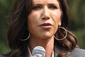 大西洋月刊：特朗普的国土安全部部长诺姆准备回老家了吗？