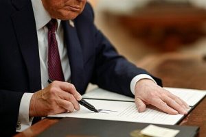 右翼支持者制定方案，推动特朗普以中国干预为理由宣布国家紧急状态以控制选举