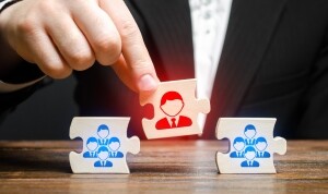 亚证地产(00271.HK)：执行董事劳景祐退休，薛宝铃获委任为授权代表