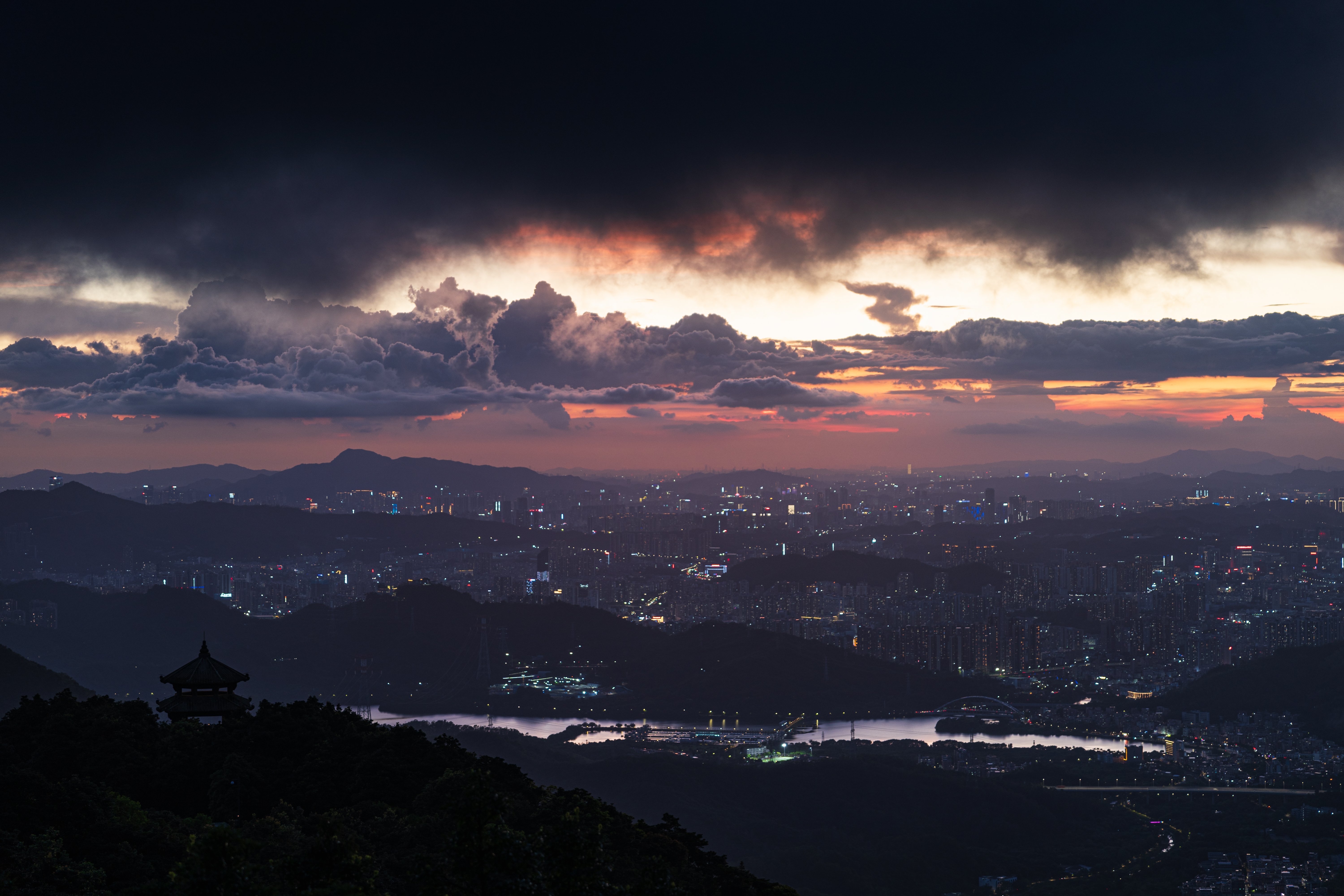 深圳新房“开枪”