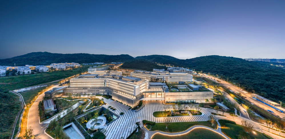 泰康仙林鼓楼医院获评国家三级甲等综合医院，持续打造长寿医疗特色，高质量发展助力“健康中国”