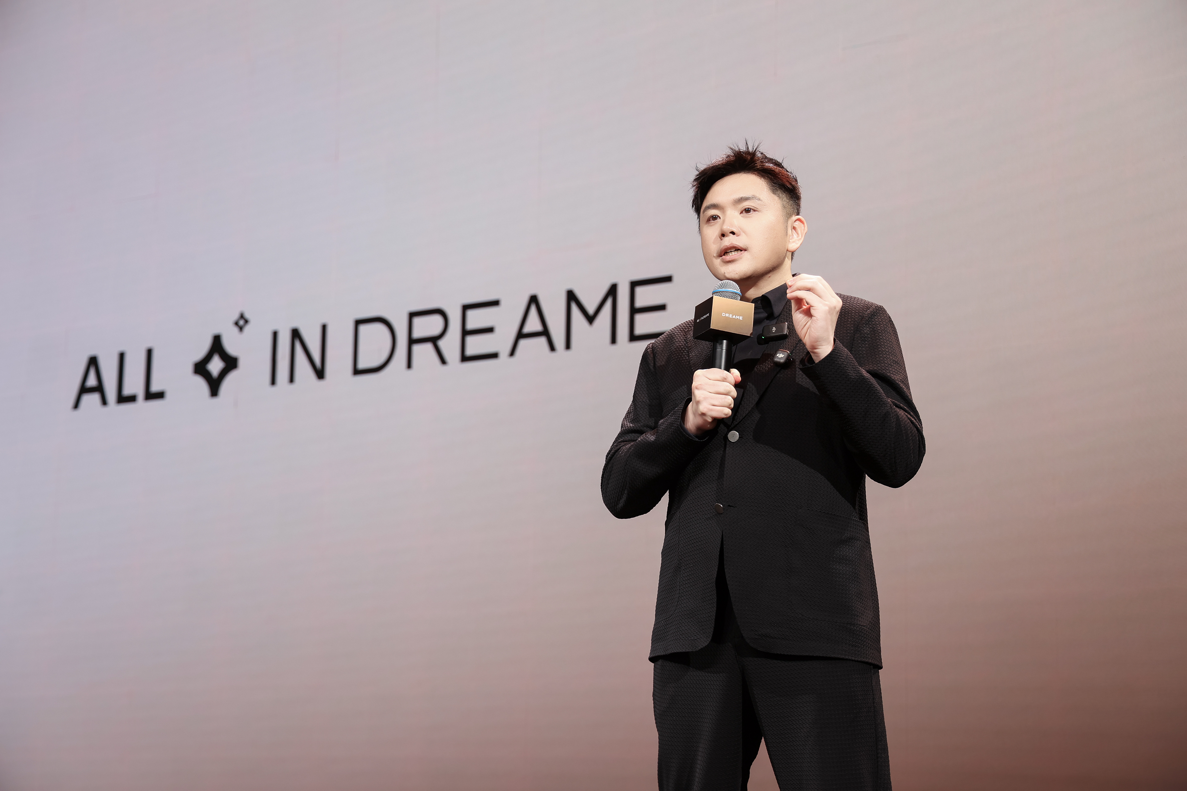 追觅“人车家天地芯”生态亮相AWE2026，以科技推动人类社会与文明进步