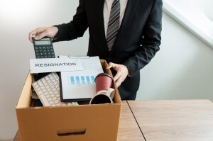 凯盛新能(01108.HK)：章榕辞任执行董事及总裁，陈鹏接任