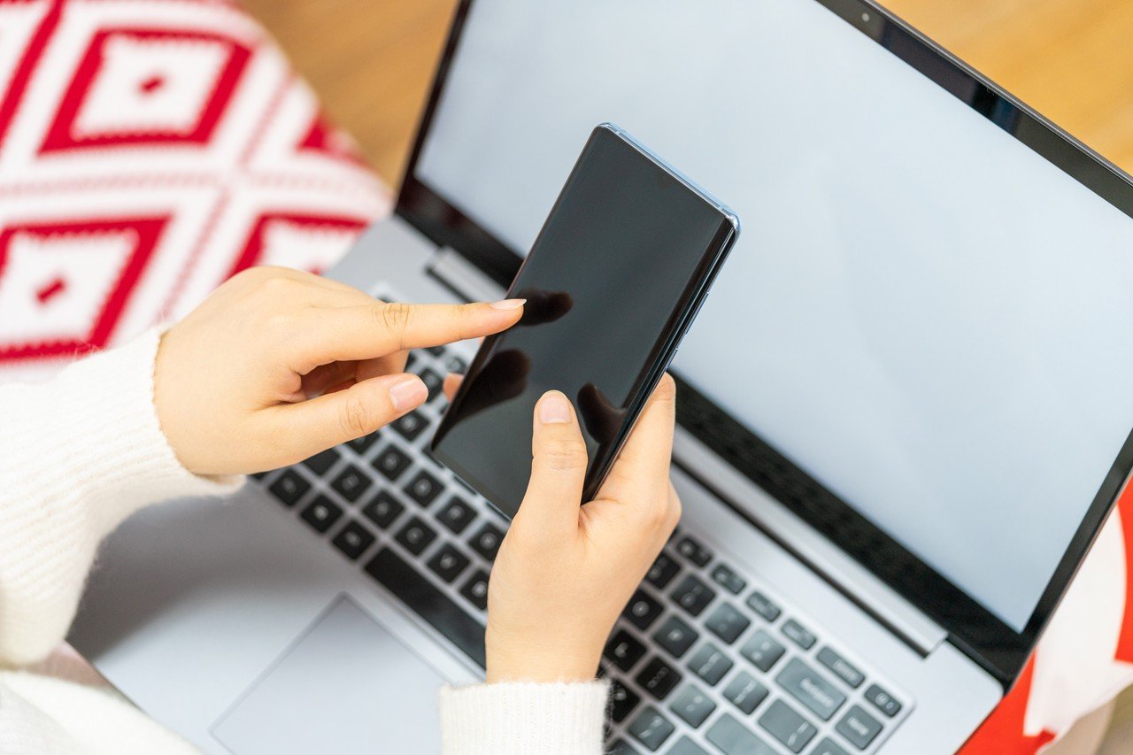 皇冠新材深主板IPO，聚焦复合材料领域，面临原材料涨价风险