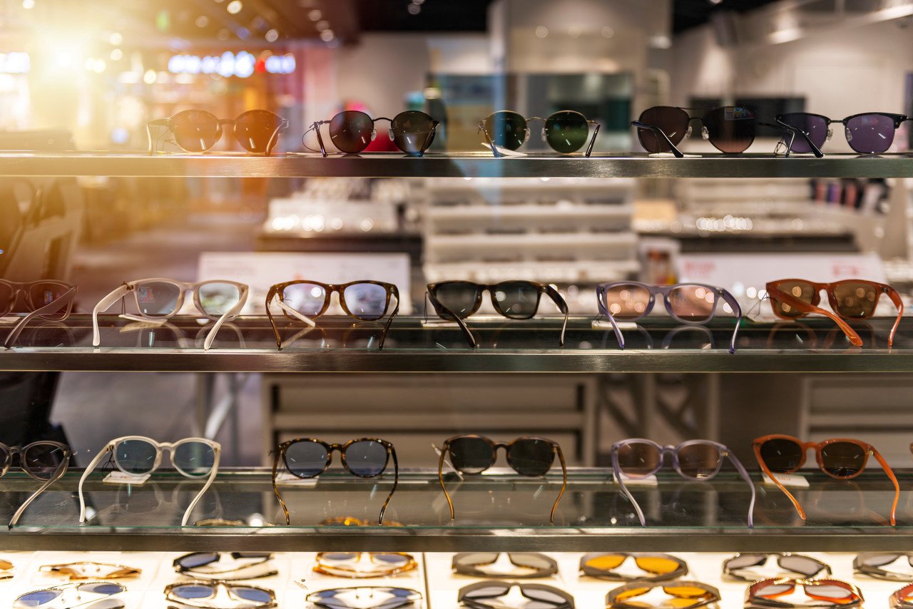 毛源昌眼镜港股IPO，聚焦处方眼镜销售，上市前多次派息