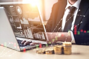 新时空丨港股收盘：三大指数震荡上涨、恒指收涨0.55%，电气设备、半导体等题材涨幅居前