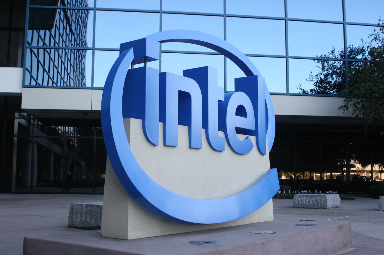 单月涨40%，英特尔杀回来了