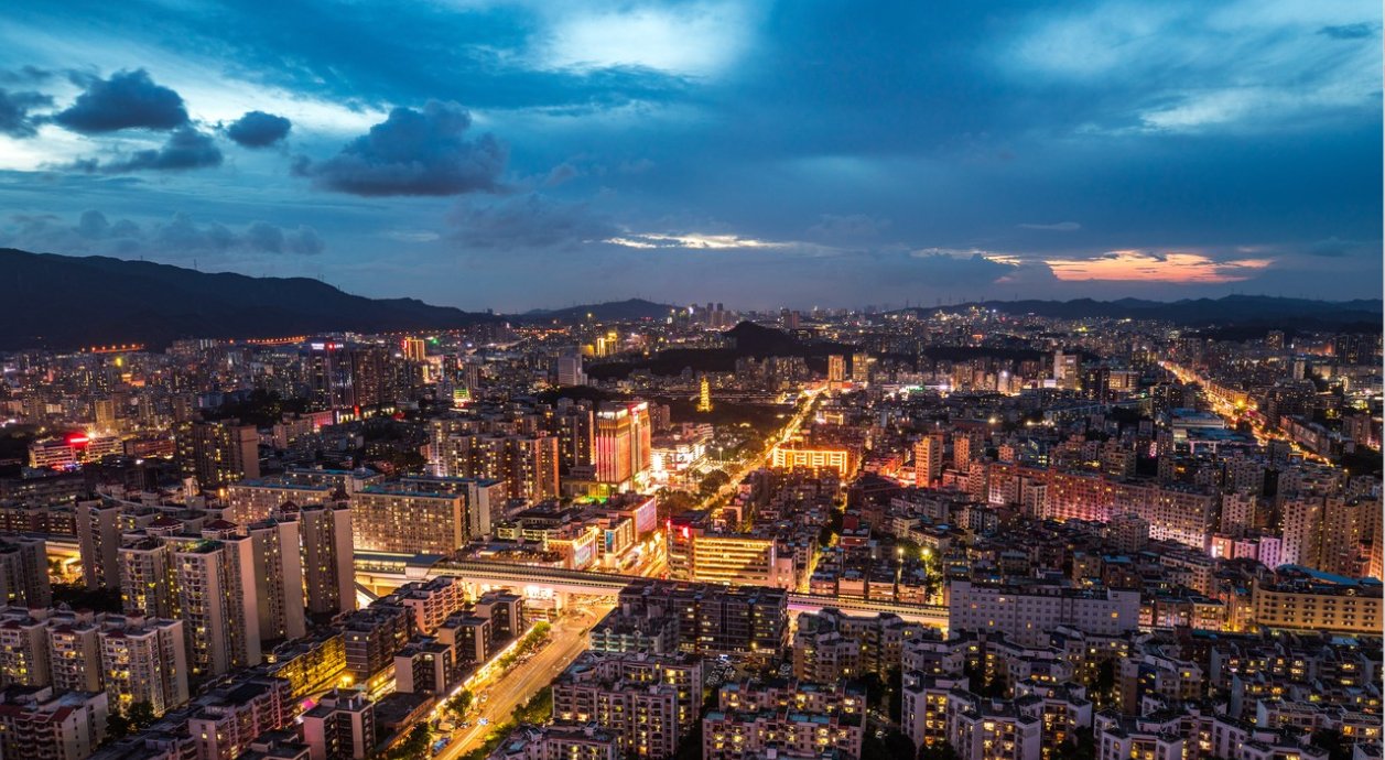 深圳选房失控，抢房抢到喷辣椒水