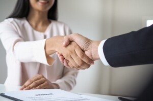 从玉智农(00875.HK)：委任符恩明为独立非执行董事，重新符合上市规则规定