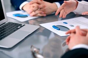 元续科技(08637.HK)收盘下跌7.62%，最新市值4.54亿港元