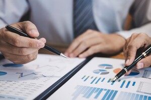 沪深300ETF华泰柏瑞(510300)收跌0.53%，近15天主力资金连续流出