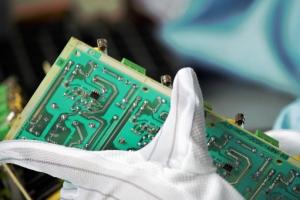 这半导体财测真狂！苹果新机拉货潮热络 将推高第三季5奈米制程放量速度 台积电营收激增20%预期超标