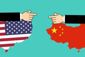 美国加入英国行列！中国呼吁摈弃新冷战思维 白宫否认寻求加剧：新协议不针对任何国家 竞争但不希望与华发生冲突