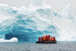事关全人类的安危！科学家警告：南极洲一个巨大冰架恐在五年内破碎 未来海平面将上升