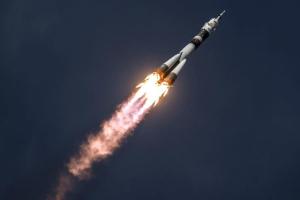 失控！俄罗斯重型火箭掉回地球 最初难掌控确切坠落地点 引发美国太空机构高度紧张