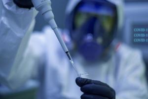 史上最严重警告！世卫组织：担忧Delta与Omicron促疫苗失效 欧洲半数恐感染“须研发新疫苗”